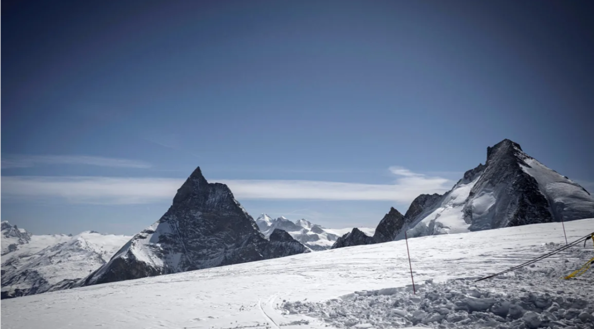 The bodies of five skiers were discovered close to the Tête Blanche high-altitude pass between Zermatt and Arolla. 
