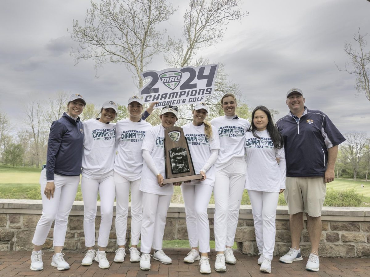 The team sets up for a picture post trophy presentation after the final round of the Mid-American Conference Championships in Grove City, OH, on April 24, 2024.