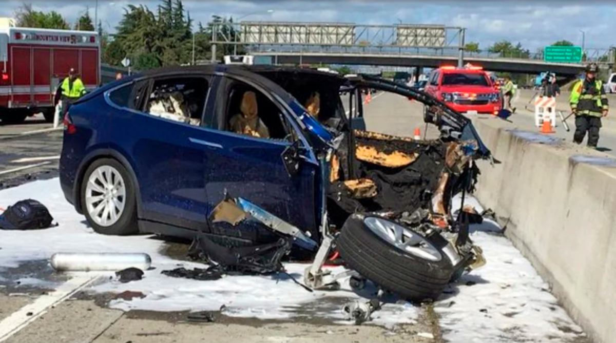 Walter+Huang+died+when+his+Tesla+Model+X+crashed+into+a+concrete+barrier.+