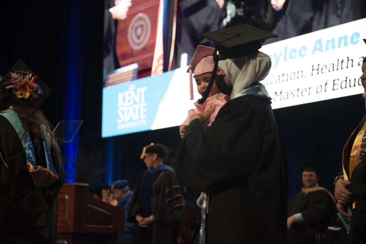 Manal Abdullah AlAjmi brings her daughter on stage with her to accepter her degree. 