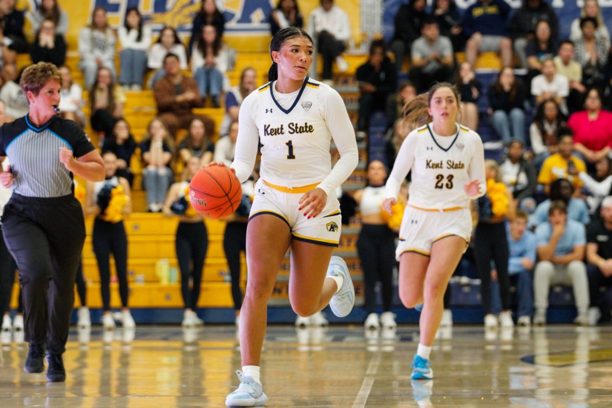 Kent State University junior forward Tatiana Thomas dribbled the ball down the court against the opponent James Madison University on Nov. 4, 2024 in the MACC. 